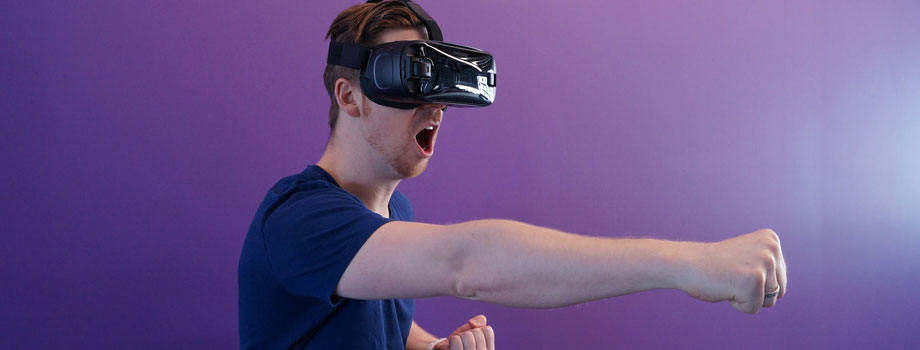 vr gamer - 3 Trends That Will Change the Future of Videogames