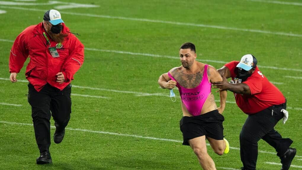 Streaker Super Bowl CS 2
