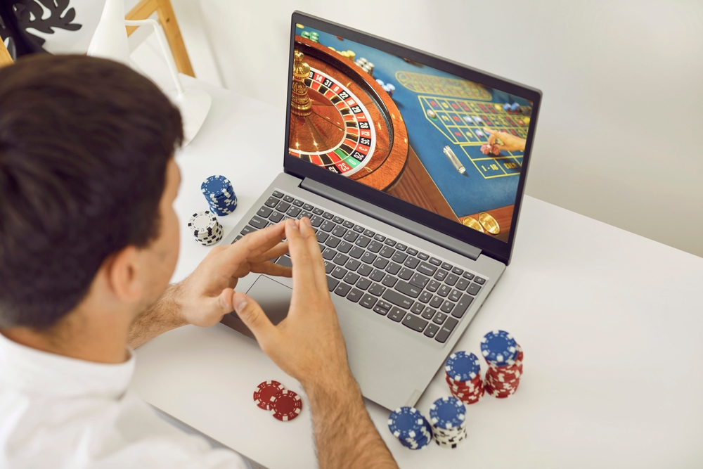 Was sind klare Anzeichen dafür, dass ein Online Casino sicher ist? shutterstock 2192421193 1 - Was sind klare Anzeichen dafür, dass ein Online Casino sicher ist?