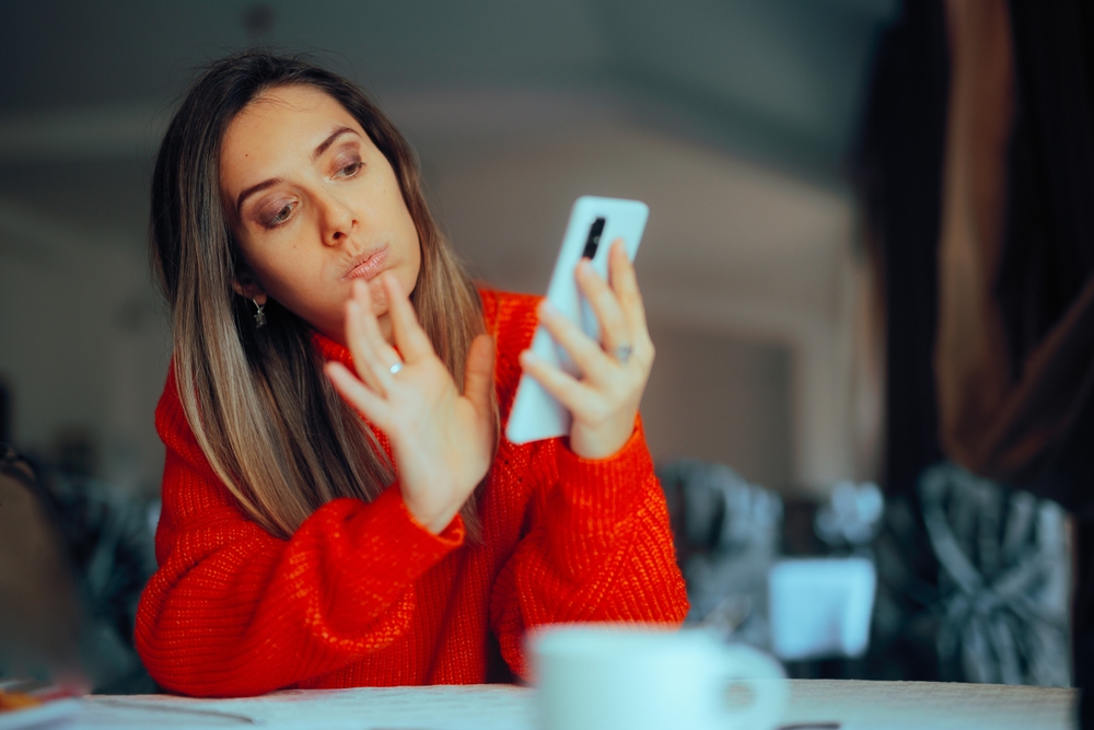 Woman,Swiping,In,A,Dating,App,Feeling,Bored.,Single,Girl