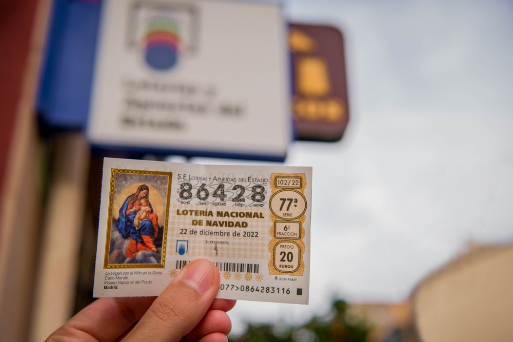 «valencia,,Spain»;,12 15 2022:,Billete,De,Loteria,Navidad,En,Primer,Plano